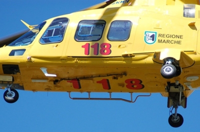 Cade mentre svolge un lavoro in casa, gravissimo un 60enne