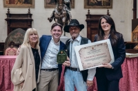 Consegnate pergamene e targhe ai titolari delle 41 attivit&agrave; registrate all'Albo dei Negozi Storici