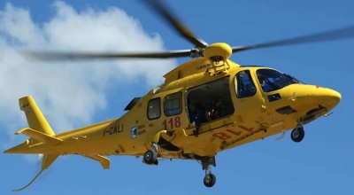 Scivola da un albero, trasferito in eliambulanza ad Ancona
