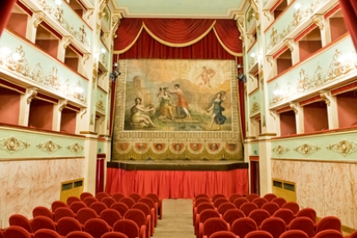 “DANZA & ARTIGIANATO” ARRIVA NEL TEATRO STORICO DI OFFIDA: UNA CONTAMINAZIONE TRA COREOGRAFIE E OGGETTI DI SCENA
