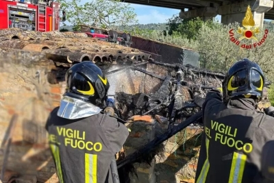 San Benedetto: incendio di una rimessa agricola, evitato che rogo si propagasse