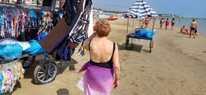 Operazione di contrasto al commercio abusivo sulla spiaggia di San Benedetto