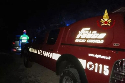 Soccorre un amico in difficoltà con l'auto poi viene rinvenuto morto