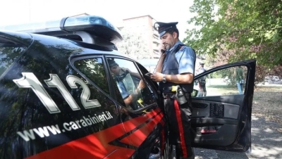 Picchia con violenza la fidanzata durante una lite, denunciato dai Carabinieri