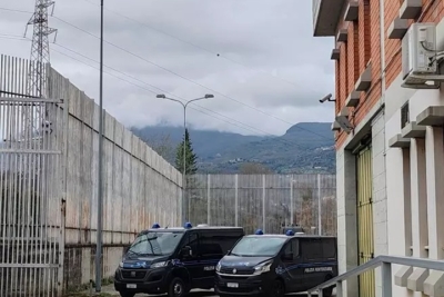 Tenta di introdurre cocaina in carcere spacciandola per un medicinale