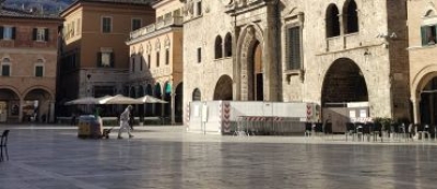 A Palazzo dei Capitani, ad Ascoli Piceno, dalla prossima settimana l'allestimento della gru