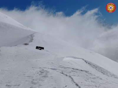 Si stacca una slavina sul Vettore, escursionisti bloccati in un rifugio