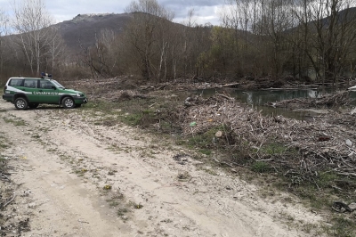 Scattano i controlli dei Carabinieri forestali sui prelievi abusivi di acque pubbliche profonde e superficiali.