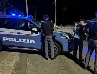 Inseguimento choc a Civitanova, si butta in mare per sfuggire alla Polizia
