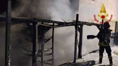 Incendio in una rimessa a Cupra Marittima, distrutte due moto