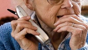 Si spaccia per il figlio e chiede soldi, 85enne chiama Polizia