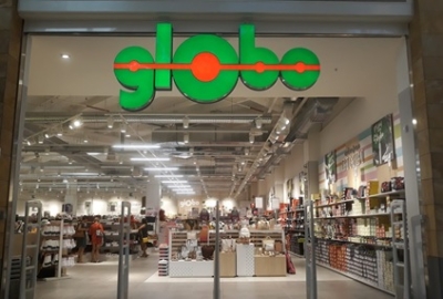 Tenta un furto al Globo, poi fugge spruzzando uno spray urticante contro l'addetto alla sicurezza