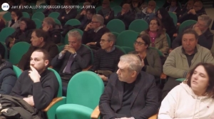 Il Sindaco Spazzafumo e l'Arch. Giantomassi presenti all'incontro pubblico "No allo stoccaggio Gas sotto la citt&agrave;"