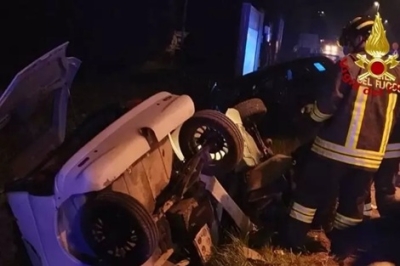 Tolentino: scontro tra veicoli, conducente microcar estratto dai Vigili del fuoco