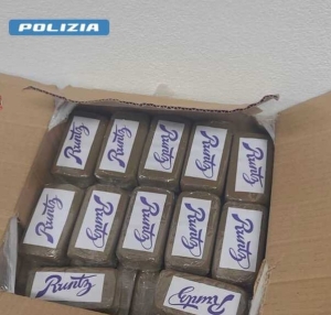 Sequestrati 22 chilogrammi di hashish all'interno di un'auto in A14