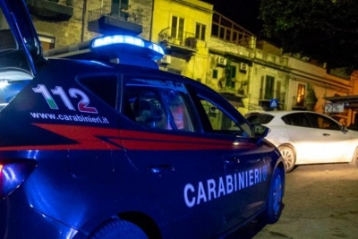 Entra in casa durante una festa e spara, una donna uccisa