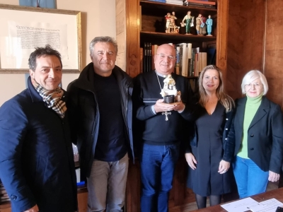 Coldiretti Ascoli Fermo e Coldiretti, la qualità Made in Italy per il Presepe: consegnata la statuina e al Vescovo di Fermo