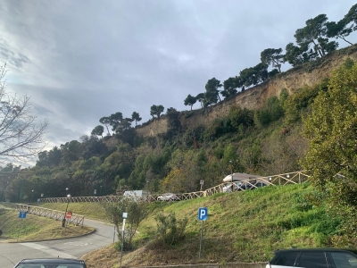 Nuove regole per i parcheggi riservati del paese alto