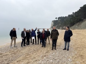 SIROLO, SOPRALLUOGO DEGLI ASSESSORI CONSOLI E BUGARO PER VALUTARE INTERVENTI URGENTI DI DIFESA DELLA COSTA, DELLA FALESIA E DEL CENTRO ABITATO