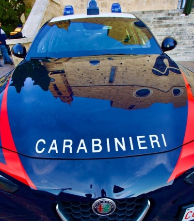 Tentano di scassinare la cassaforte del discount ma i Carabinieri sventano il furto