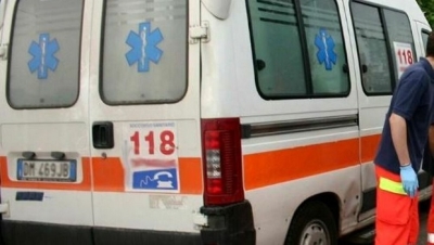 Con la moto si schianta contro un albero, muore centauro