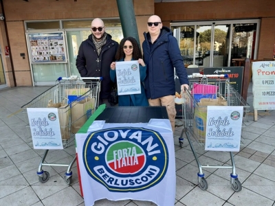 Natale Solidale: prosegue a San Benedetto del Tronto la raccolta alimentare di Forza Italia Giovani