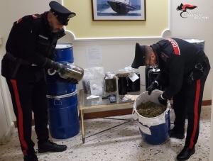 Castignano: controlli dei Carabinieri e perquisizioni, un arresto e due persone segnalate. Sequestrati 17 kg di droga