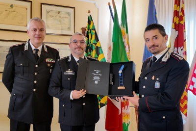 Fi.Fa. Security consegna all’Arma dei Carabinieri l’opera “Ladro di Stelle” di Marcello Sgattonidi gennaio con la coppa Italia di torball, e a seguire con il campionato di serie B, si è regalata la partecipazione
