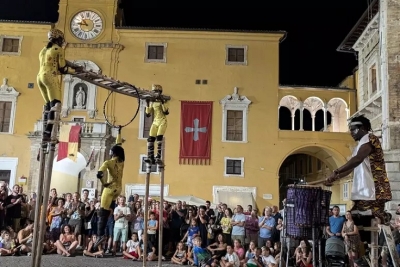 Arte di strada e circo per le vie di Fermo, torna Buskeria
