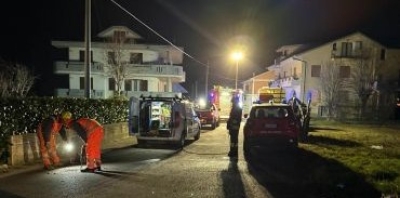 Fuga di gas metano, esplosione in una abitazione, evacuate 70 famiglie, un ferito per ustioni gravi