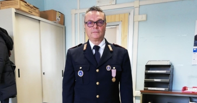Ascoli Piceno - Festa in questura, va in pensione lo storico poliziotto Roberto Neroni
