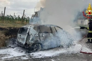 A fuoco autovettura a gpl ad Acquaviva Picena