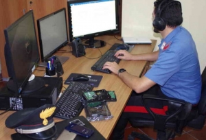 Si fingono impiegati Inps e si fanno accreditare 1.250 euro, denunciati