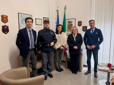 Il Sottosegretario Lucia Albano in visita al Commissariato di San Benedetto per incontrare l’agente ferito: 
