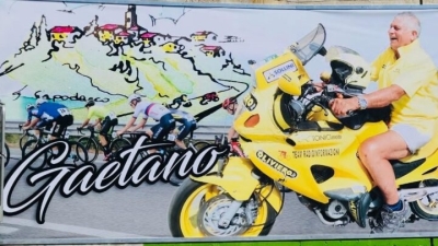 La tradizione dei nomi dei corridori scritti sull’asfalto: il segno di accoglienza che fa grande il Gran Premio Capodarco di Fermo