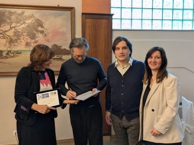 Una targa dalla CNA di Ascoli Piceno per omaggiare gli chef Cracco e Mazzaroni