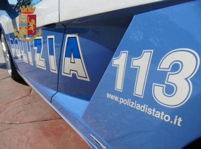 Ubriaco al volante e senza assicurazione semina il panico nel traffico provocando tre incidenti. Bloccato dalla polizia locale.