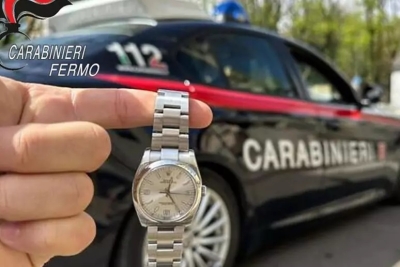 Compra un Rolex con un assegno falso: denunciato