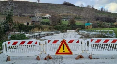 Rotella - Ponte chiuso e scarsa sicurezza, dopo mezzo secolo salta la 