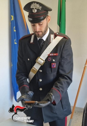Giulianova, deferito in stato di libert&agrave; un 52enne italiano per minaccia aggravata e porto abusivo di arma