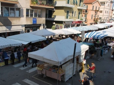 L’Amministrazione comunale chiarisce quali sono stati i passaggi propedeutici allo spostamento dei banchi del mercato infrasettimanale