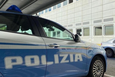 Cade dallo scooter e frattura una mano ad un poliziotto, arrestato