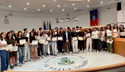 Nella sala consiliare odierna cerimonia di consegna delle borse di studio a studenti delle scuole medie superiori residenti a San Benedetto