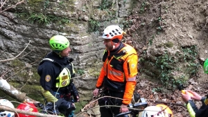 Escursionista precipita per 25 metri, soccorso nel Maceratese