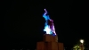 ll Monumento al Pescatore si illumina per la lotta contro la Sclerodermia