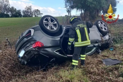 Finisce in una scarpata sulla A14, ferita una donna