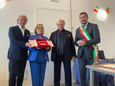 Arquata del Tronto - Il borgo terremotato omaggia i fratelli Della Valle: consegnata la cittadinanza onoraria