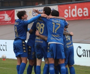 Nel girone B di Serie C mentre l'Arezzo allunga sulle avversarie la Sambenedettese ritrova la vittoria dopo tre mesi