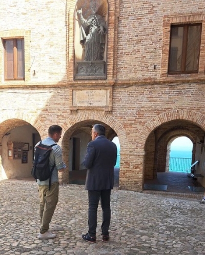 RaiUno porta il vecchio incasato in Tv