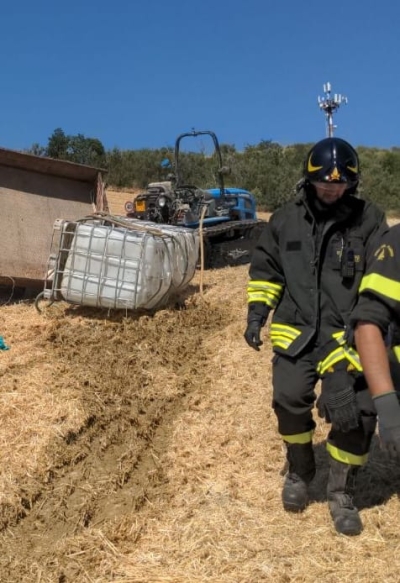 Muore schiacciata dal trattore condotto dal marito